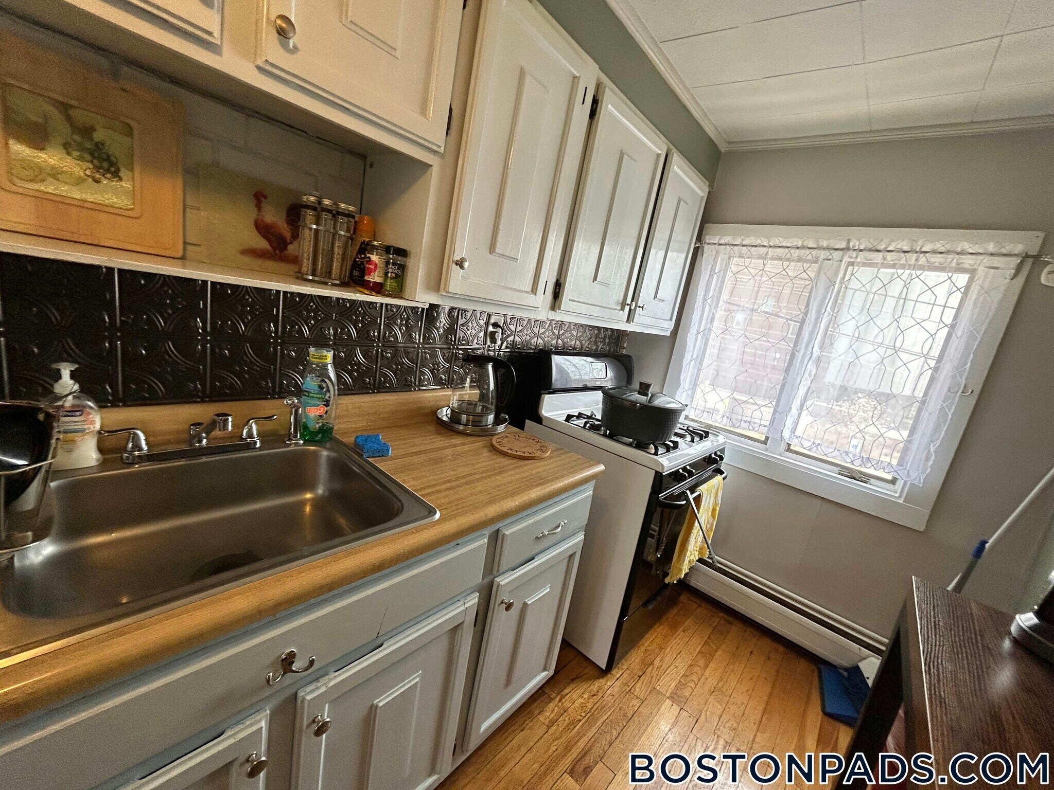 Building Photo - 370 Main St