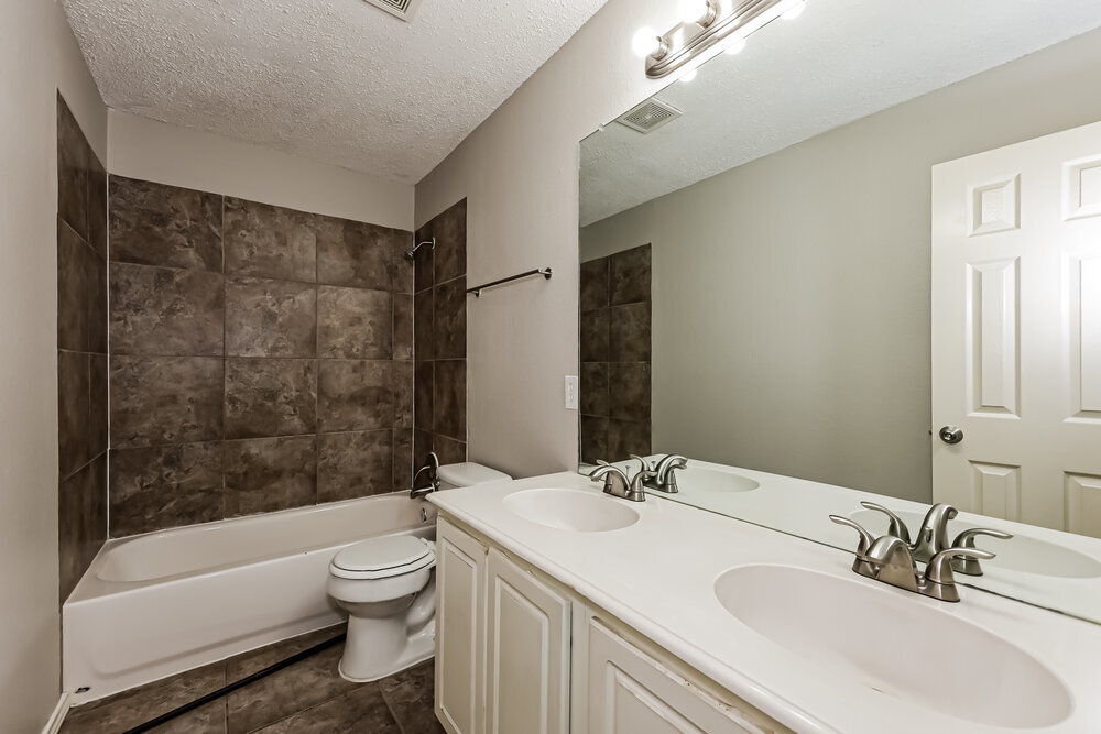 Building Photo - 3000 Vicksburg Ln