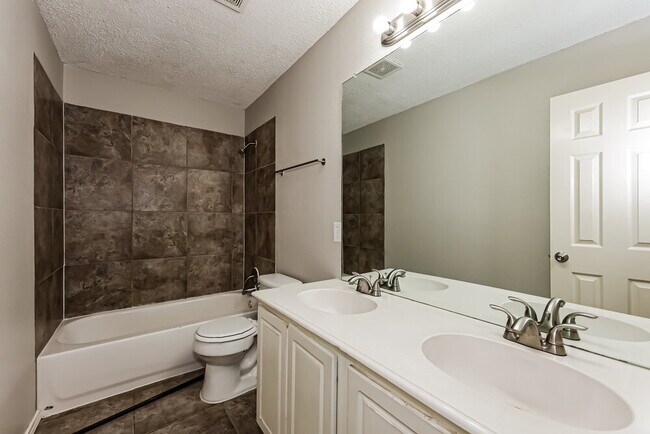 Building Photo - 3000 Vicksburg Ln