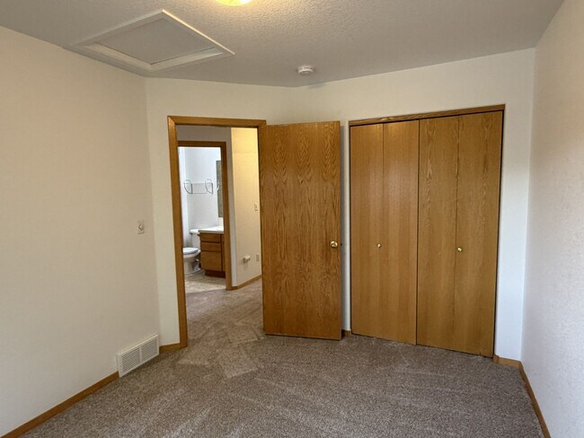 Building Photo - Elevated Living in Fort Collins – Stylish 3 Bed 3.5 Bath Home