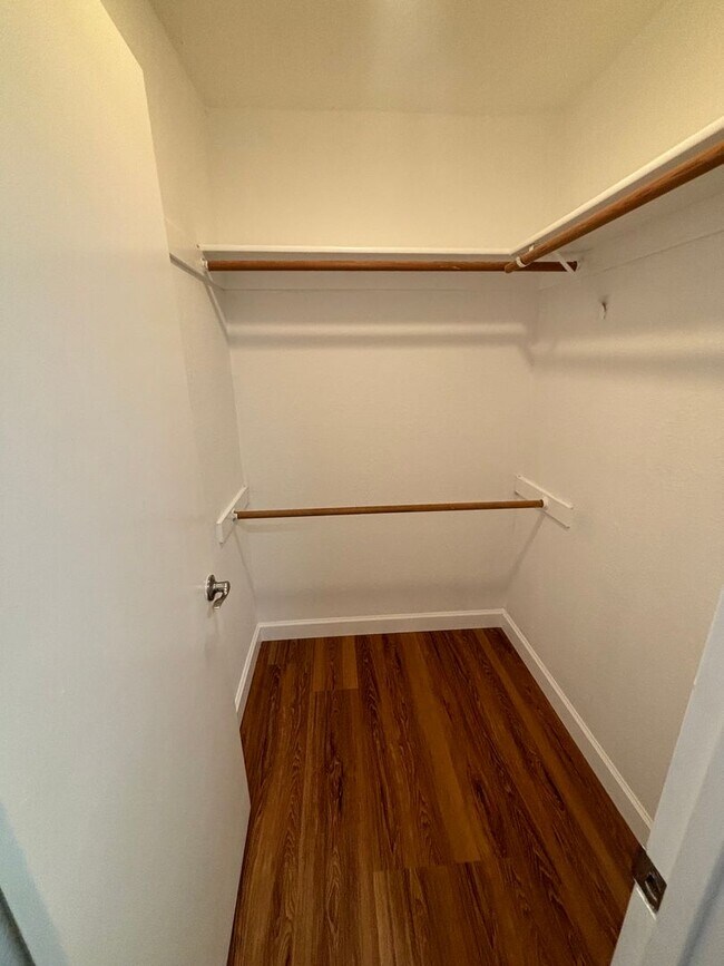 Building Photo - 495 Canyon Oaks Dr