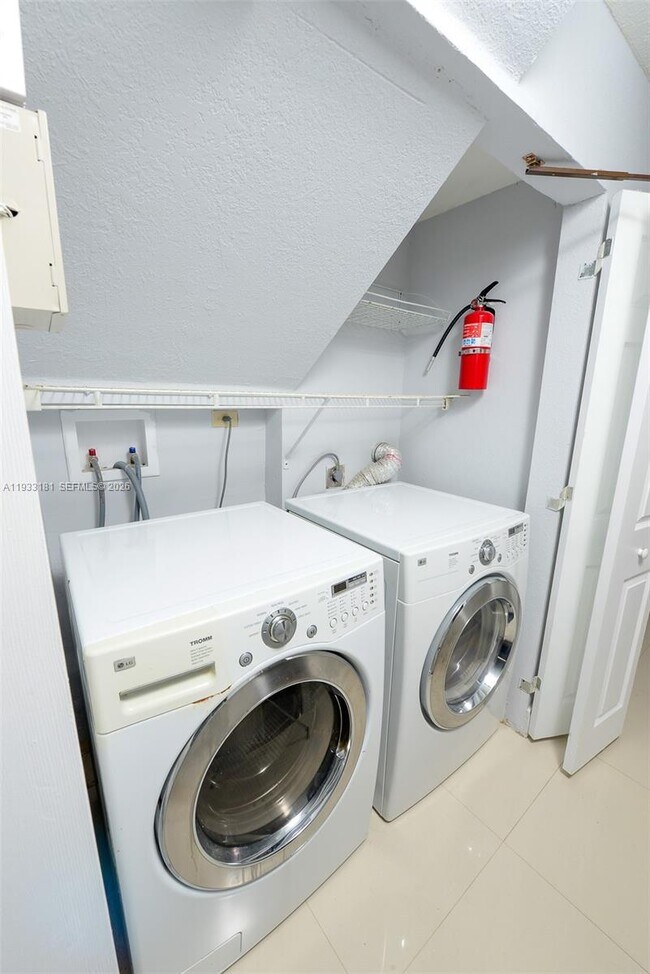 Building Photo - 14471 SW 139th Ave Cir W