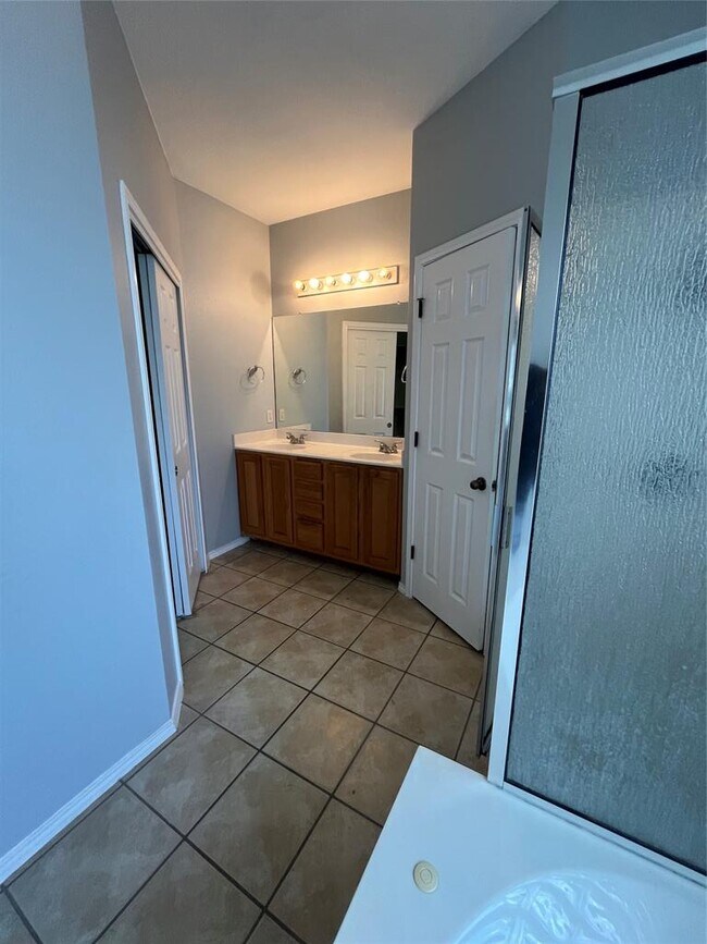 Building Photo - 14525 Ballimamore Dr