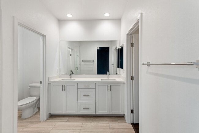 Building Photo - 3 Bedroom + Loft for Lease GREAT PARK LOCA...