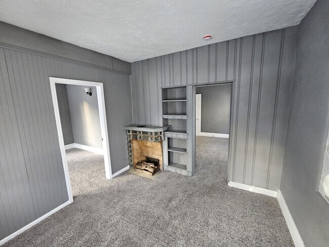 Building Photo - 2818 E 127th St