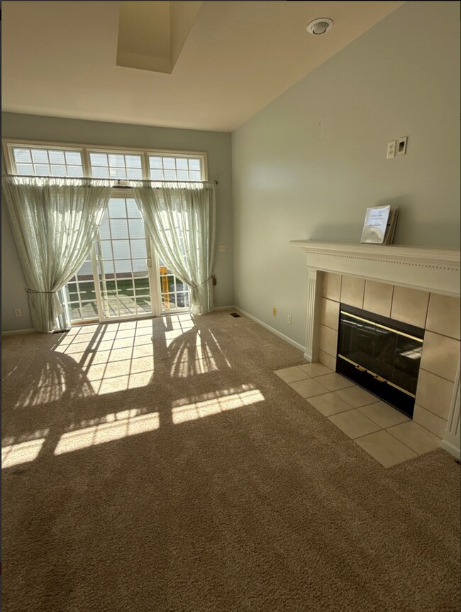 Building Photo - 3 Bed 2 Bath