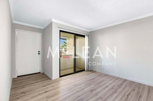 Building Photo - One Bedroom Palm Springs Villas