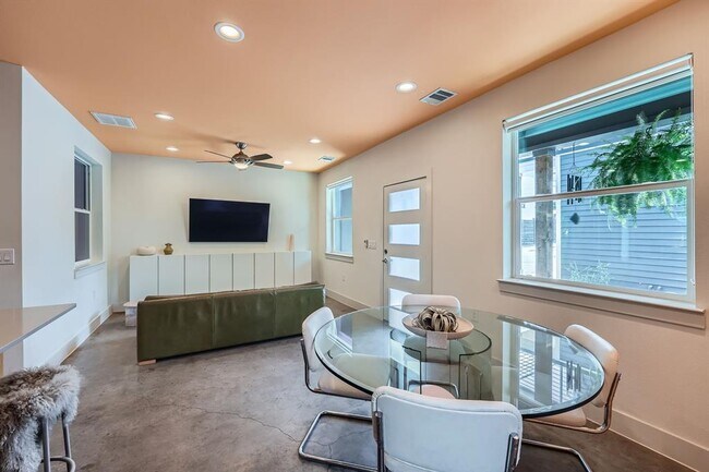 Building Photo - 7311 Providence Ave