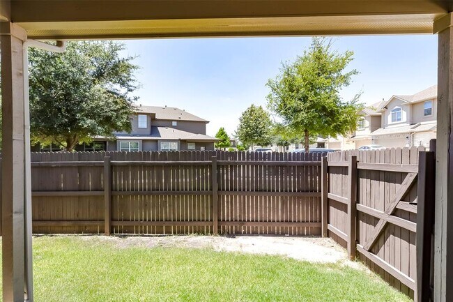 Building Photo - 2880 Donnell Dr