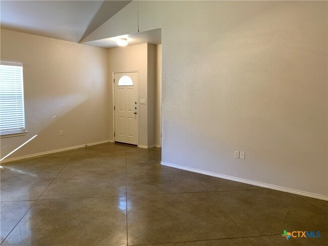 Building Photo - 235 Anne Louise Dr