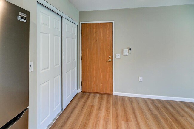 Building Photo - 201 Kearney Way