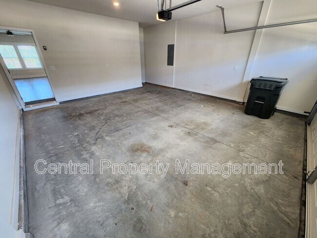 Building Photo - 112 Outback Dr