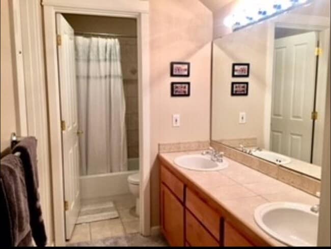 Building Photo - Stylish Craftsman-Flex Lease Term