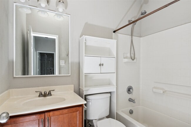 Building Photo - 1819 Killiney Ct