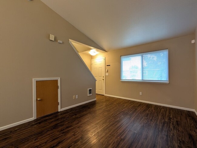 Building Photo - Nice 2bed/1.5 bath townhome- Great Springf...