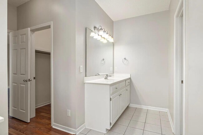 Building Photo - 3225 Mayflower Ln