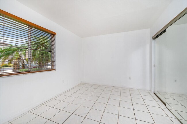 Building Photo - 12521 NW 11th Ln