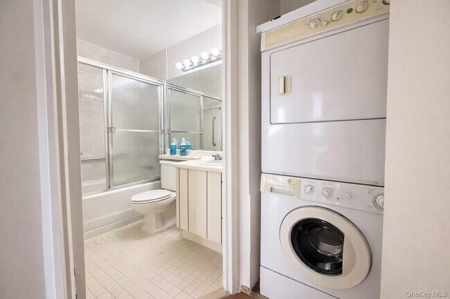 Building Photo - 136-75 37th Ave