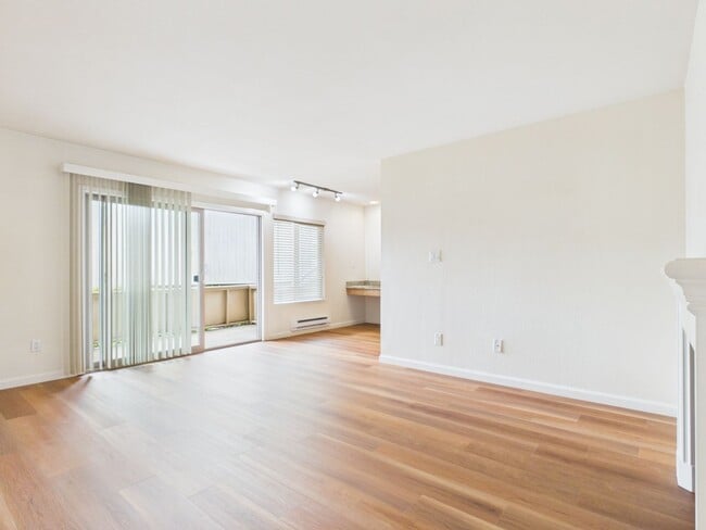 Building Photo - Beautifully appointed 2 bedroom condo for rent at Kimberly Place