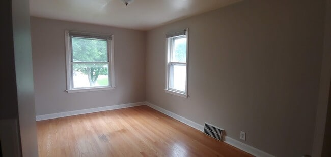 Building Photo - 4425 N 105th St