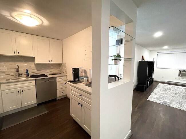 Building Photo - 1325 Worcester Rd