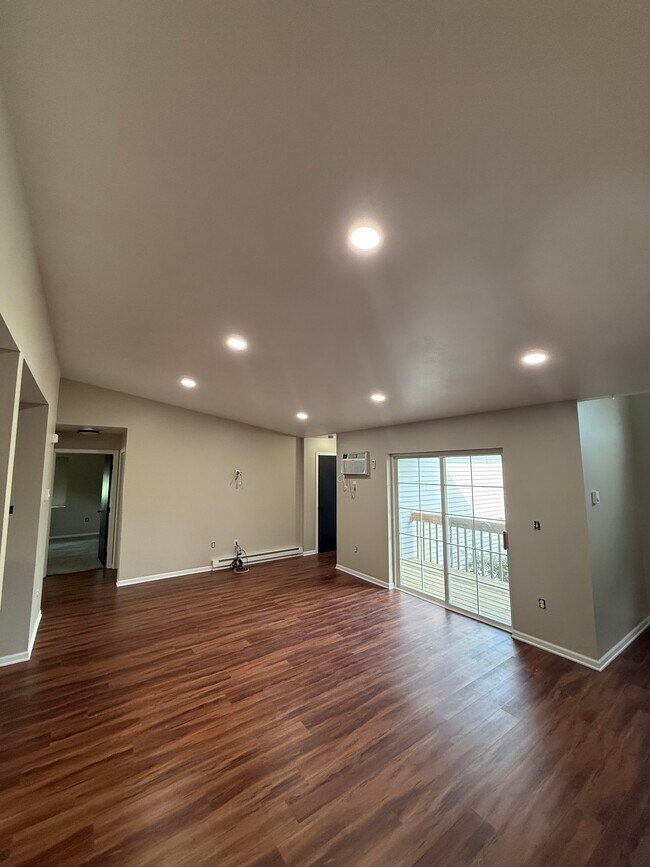 Building Photo - 514 Root Ave