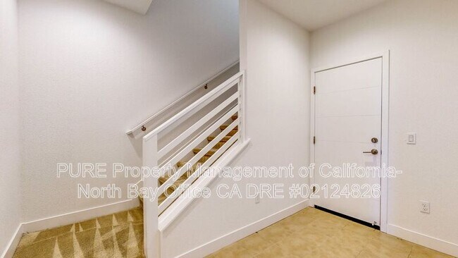 Building Photo - 221 Gambrel Cir