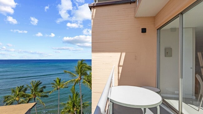 Building Photo - Live the Gold Coast Lifestyle!