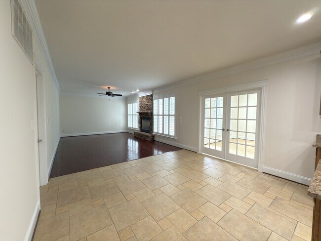 Building Photo - Spacious 4 Bed 5.5 Bath Home in Annandale,...