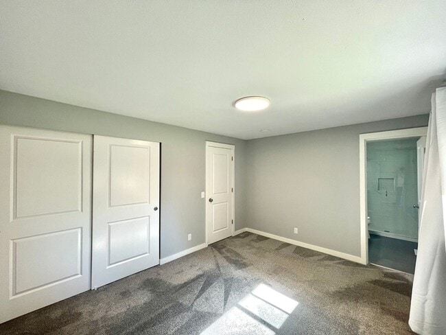 Building Photo - SIlverlake SFH with AC for rent