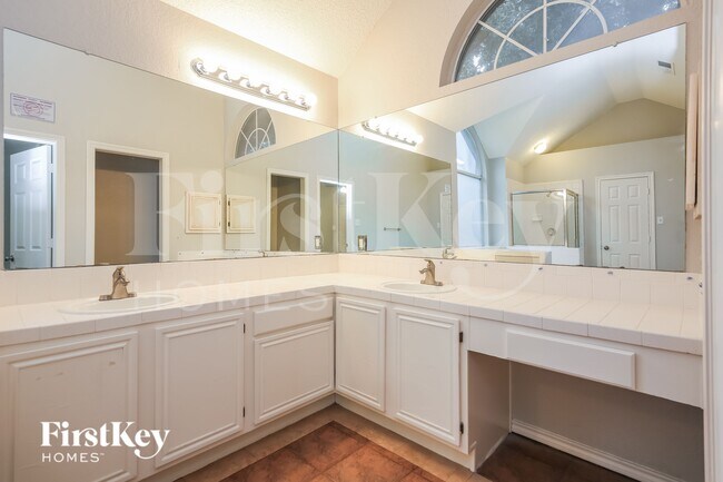 Building Photo - 136 Woodcreek Dr