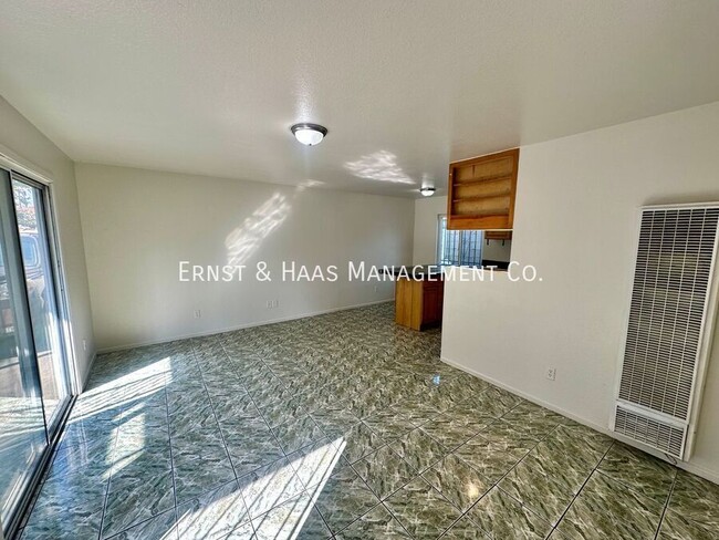 Building Photo - Lovely 2 Bedroom Apartment in Long Beach!