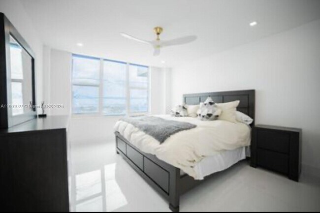 Building Photo - 5600 Collins Ave