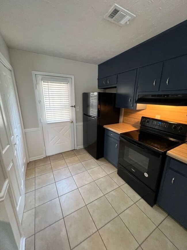 Building Photo - Spacious 2-Bed, 2-Bath Duplex in Lawrenceville — Ready Now!