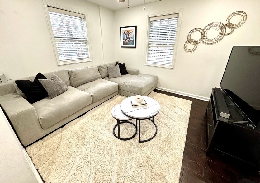 Living Room - 559 Morgan St NE