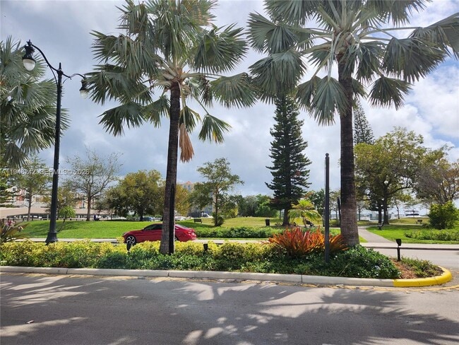 Building Photo - 251 174th St