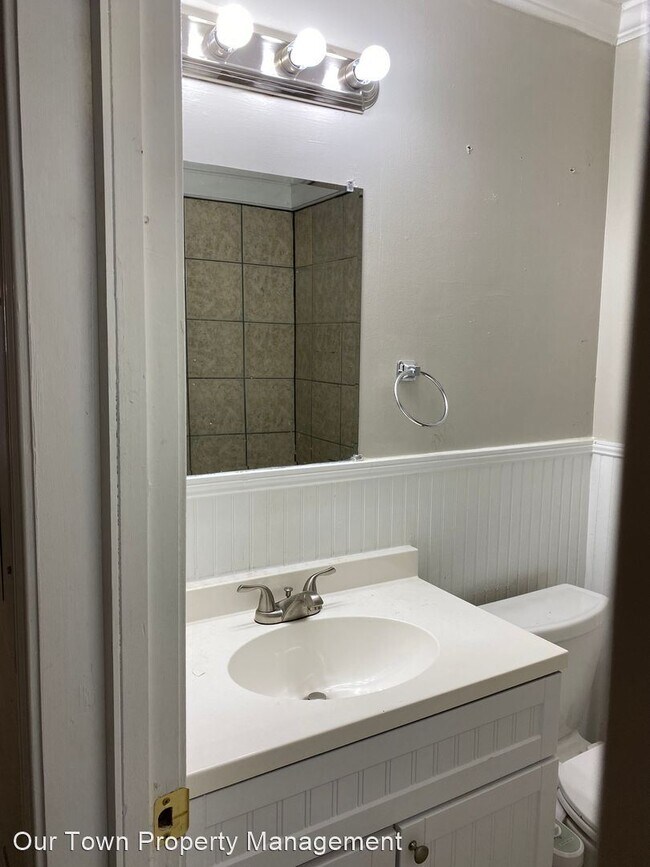 Building Photo - 359 Arch St