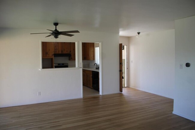 Building Photo - 3Bed/2Bath -Serra Mesa ~ Root St.