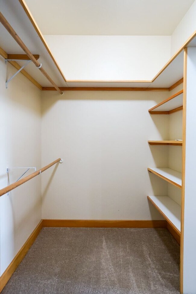 Building Photo - One Month's Free Rent