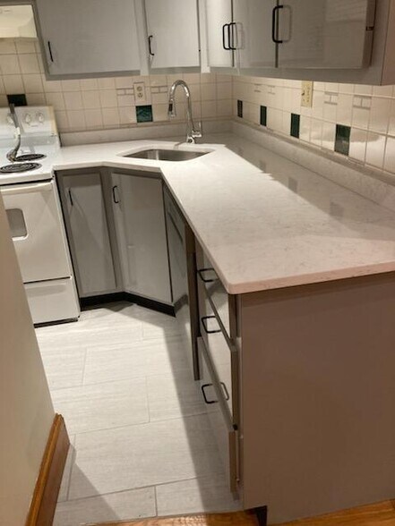 Building Photo - 146 Calumet St