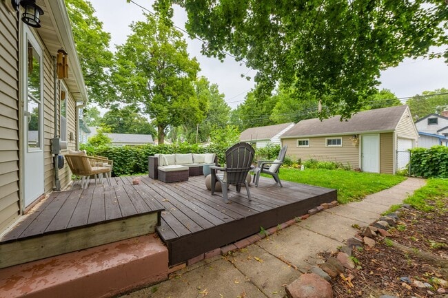 Building Photo - Lovely 3 Bedroom Home in Minneapolis