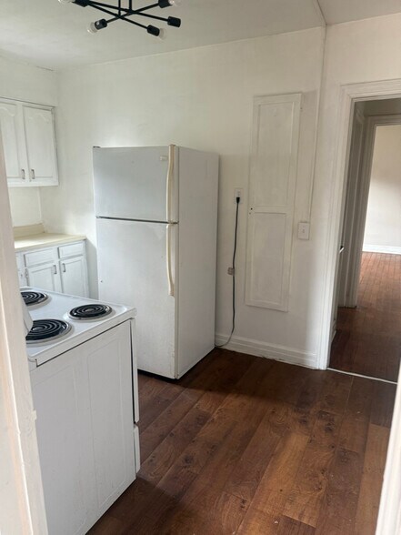 Building Photo - 324 Chandler Ave