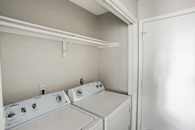 Building Photo - 9614 Nightjar Dr