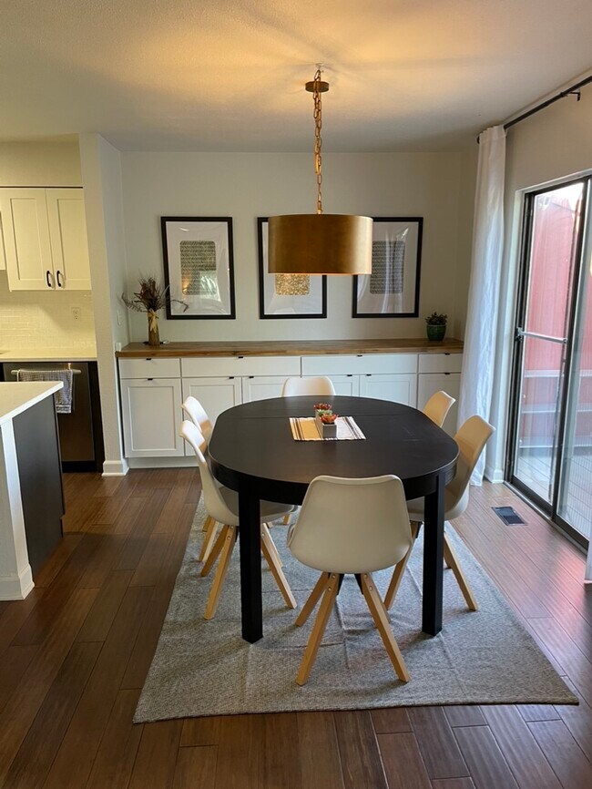 Dining Area - 27 Centaur Ct