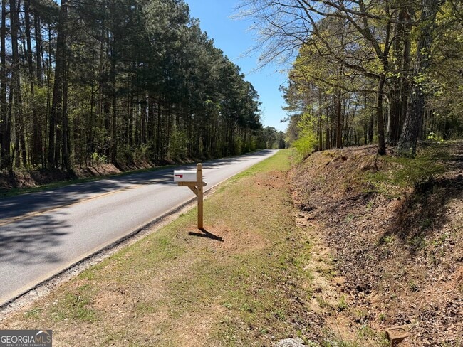 Building Photo - 1160 Happy Hollow Rd