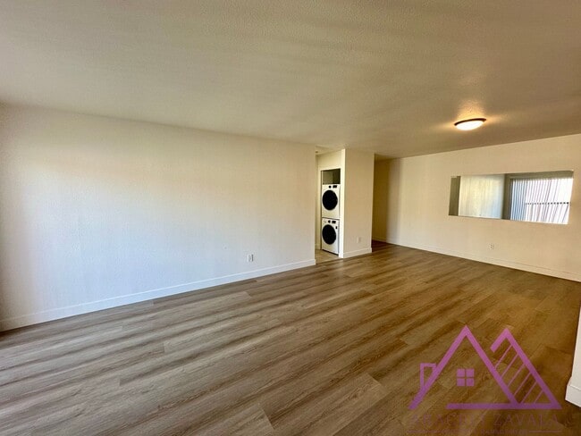 Building Photo - For rent I! Beautiful  2 Bed, 2 Bath Condo-Complex at La Costa