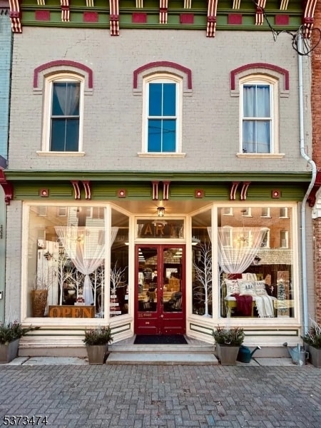 Building Photo - 35 Main St