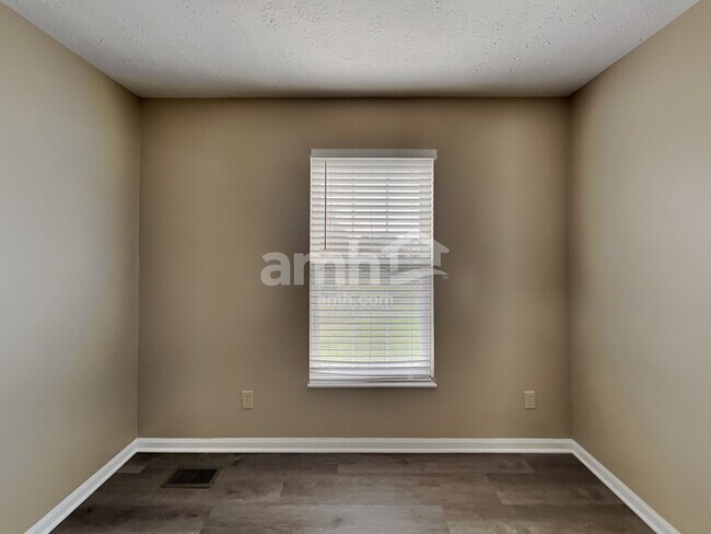 Building Photo - 4626 Laurel View Dr