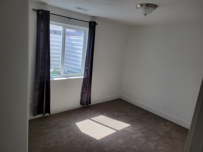 Building Photo - 317 Arrowhead Dr