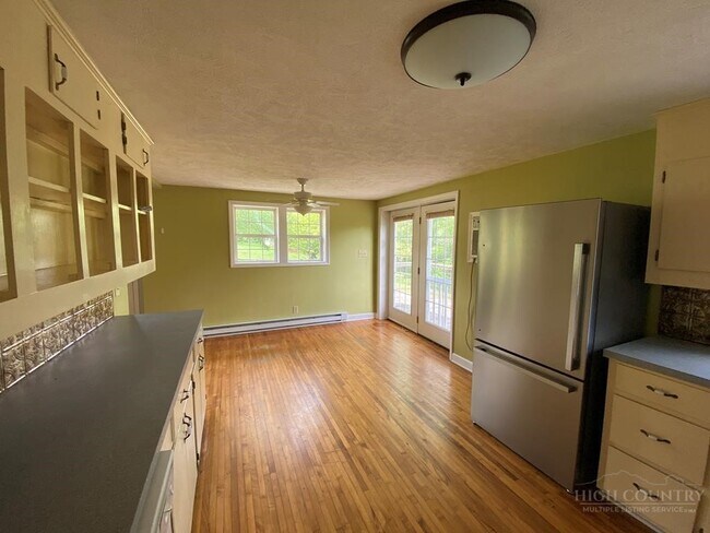 Building Photo - 417 Will Vannoy Rd